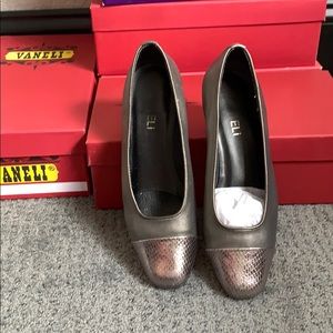 Vaneli Pewter Pearl Metallic w 3/4” heel